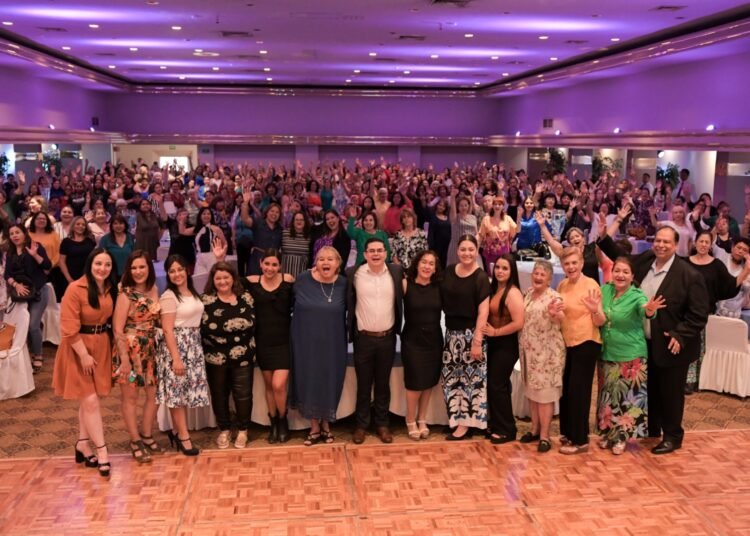 Festejo en honor a las Madres Promotoras de Centros Comunitarios de Chihuahua