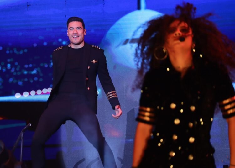 Carlos Rivera inicia festejos por el Bicentenario de Chihuahua con concierto en ciudad Delicias