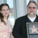 Guillermo del Toro brilla en el Paseo de la Fama con Lana Del Rey