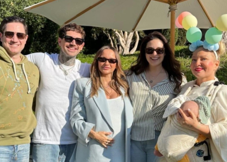 Sia Anuncia Secreto Embarazo y Nacimiento de su Hijo