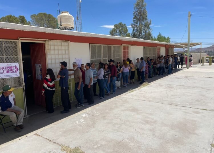 Demoras y Confusión en la Apertura de Casilla Electoral en Escuela Justo Sierra