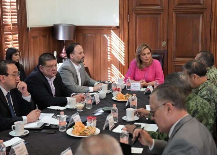 Encabeza Maru Campos sesión de la Mesa de Seguridad en Palacio de Gobierno