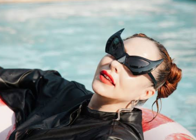 María Daniela Azpiazu: La Voz y Pluma Detrás de Grandes Éxitos Musicales