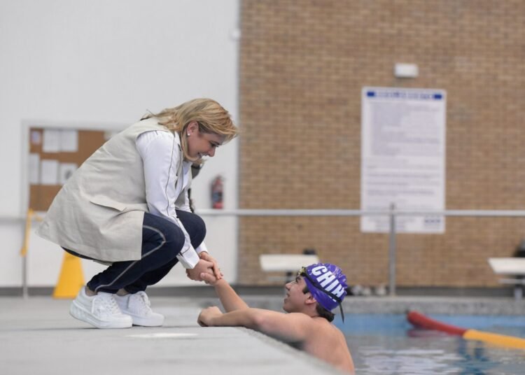 Inaugura Maru Campos renovada Alberca Olímpica
