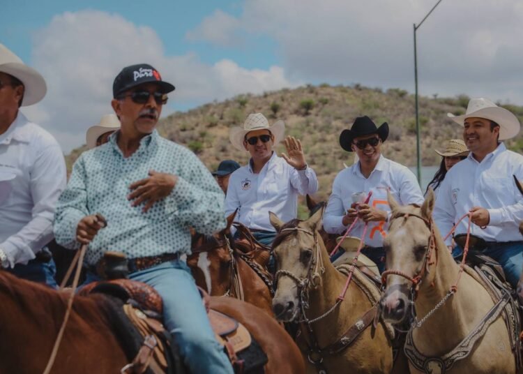 Participa Marco Bonilla en la Cabalgata Villista 2024