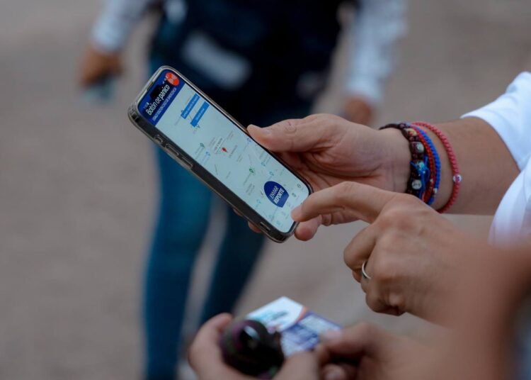 Supervisa alcalde Bonilla funcionamiento de luminarias LED en colonia Los Naranjos
