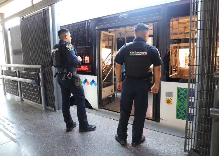 Recorren policías municipales ruta troncal del Bowi para garantizar seguridad de usuarios
