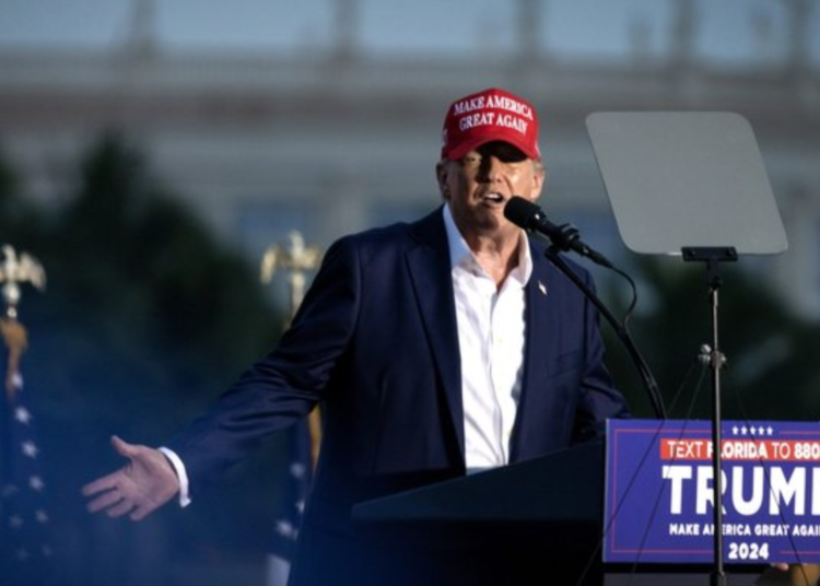 Trump llama «mentalmente incompetente» a Biden en primer mitin de campaña