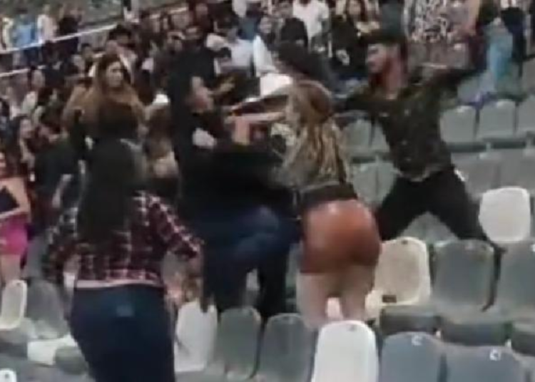 Se desata pelea en concierto de Luis R. en Parral, Chihuahua