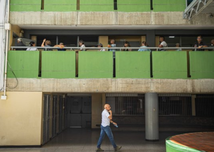 Cierran los Centros de Votación en Venezuela