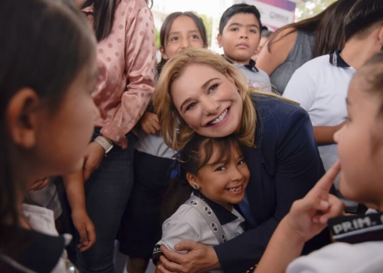 Respalda Maru Campos a las Familias Chihuahuenses: Entrega Mochilas, Zapatos y Útiles Escolares