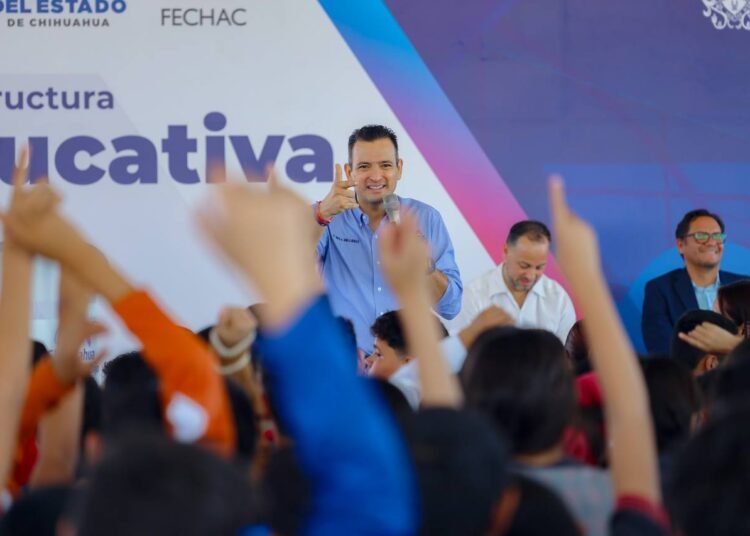 Entrega de Domo, Mochilas y Contenedor de Basura en Telesecundaria de Chihuahua