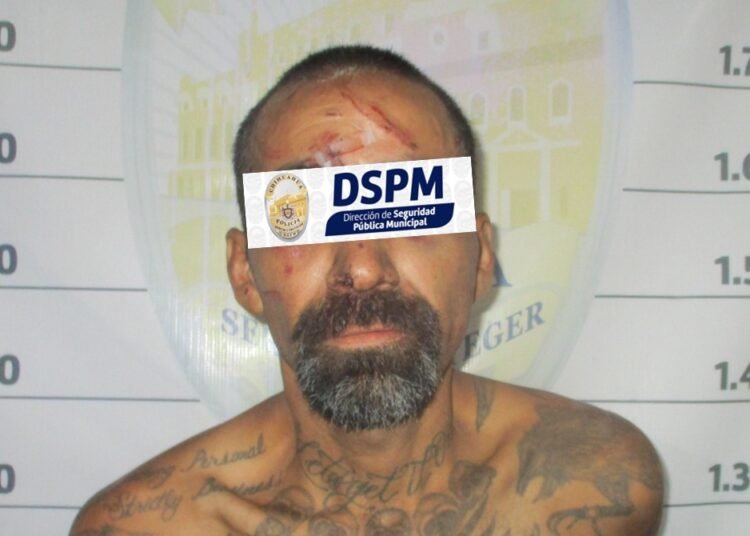 Neutralizan a hombre armado con machete que amenazaba a vecinos