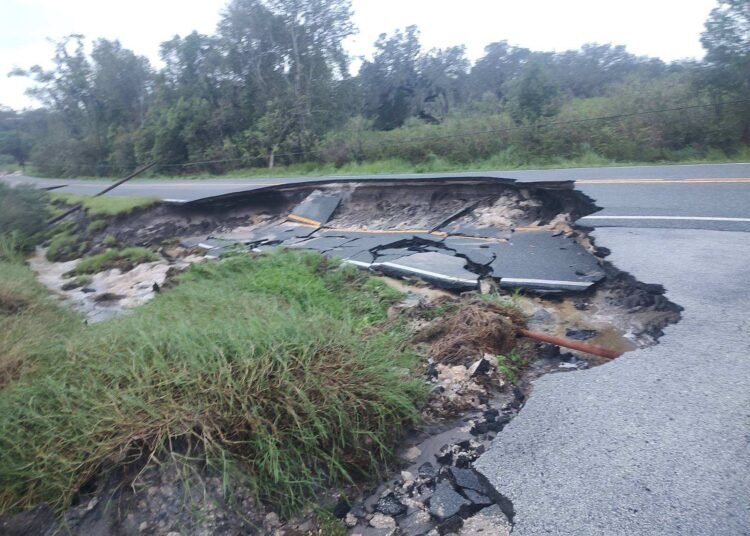 Huracán Milton avanza hacia las Bahamas dejando destrucción en Florida