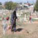 Limpian panteones municipales previo al Día de Muertos