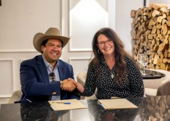 Firman UGRCH y Farmfair convenio de colaboración para fortalecer la ganadería