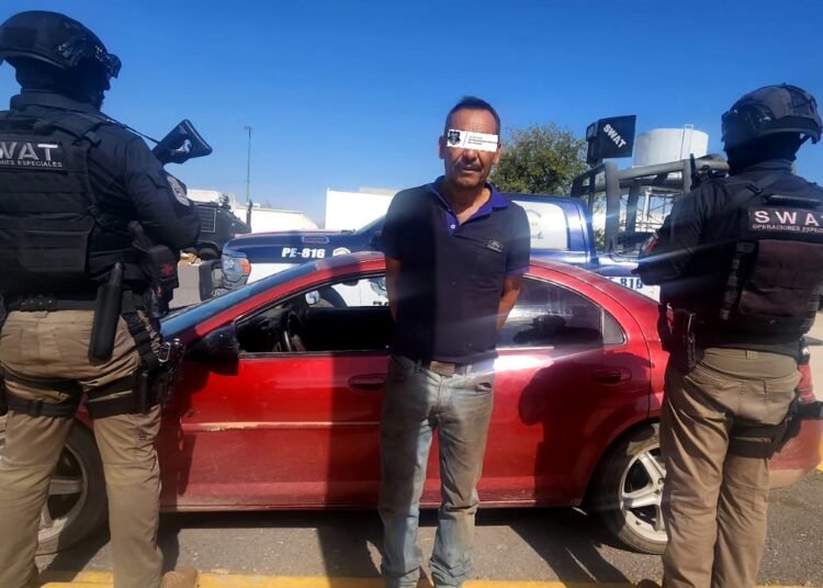 Detiene SSPE a hombre por circular con placas sobrepuestas en Aquiles Serdán
