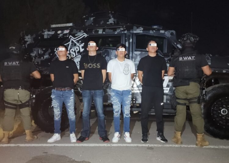 Asegura SSPE a cuatro sujetos con arma de fuego en Chihuahua capital