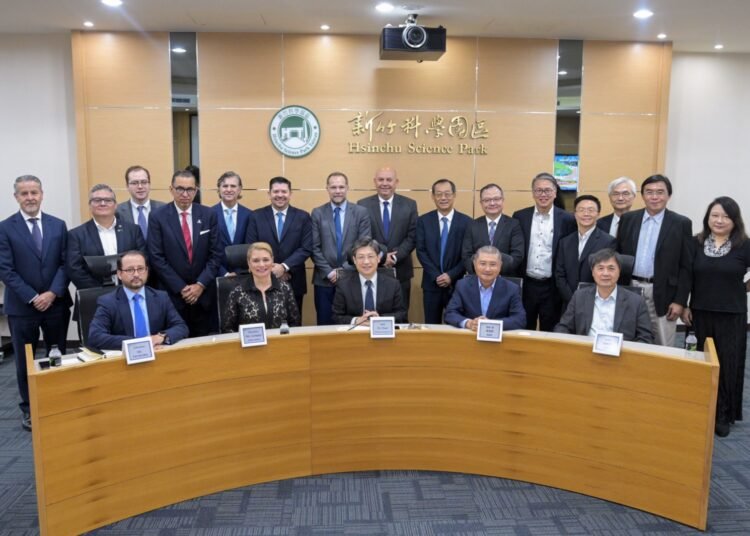 Maru Campos invita a gigantes tecnológicos a invertir en Ciudad Juárez