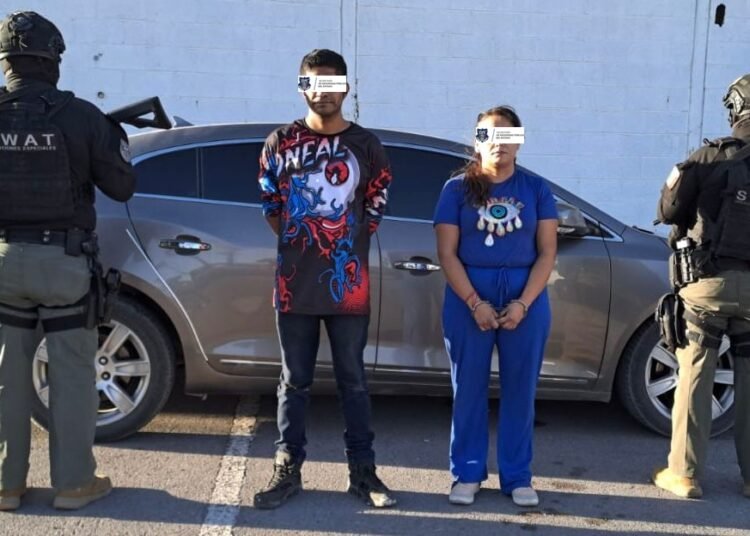 Detienen a Pareja con Presunta Droga y Arma de Fuego en Chihuahua