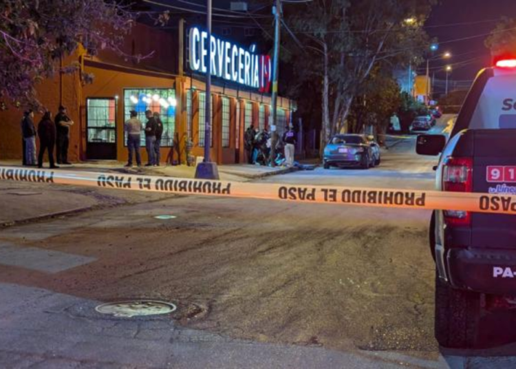 Ejecutan a un hombre afuera de la Cervecería 19 en pleno centro de la ciudad