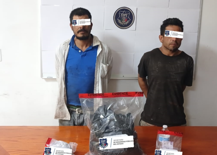 Detienen a dos sujetos con presunta droga en la colonia Pavis Borunda