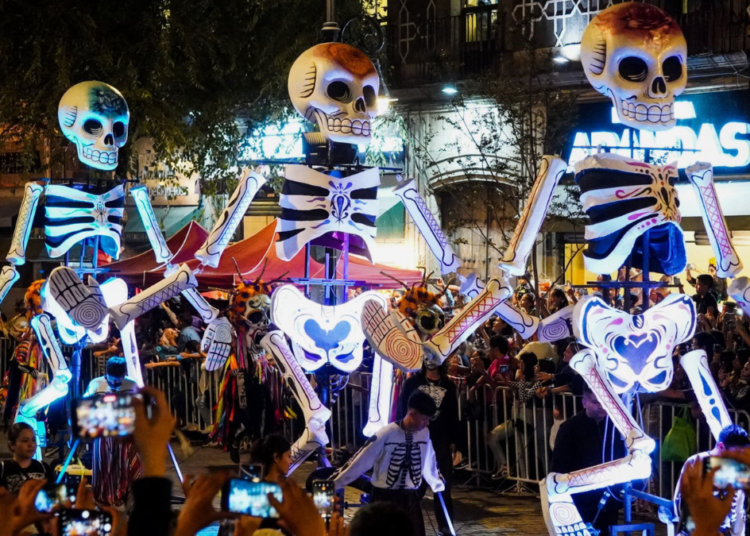 Anuncian cierres de calles en el Centro por desfile del Día de Muertos