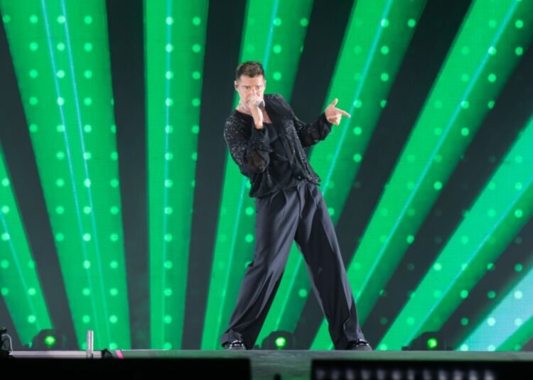 Ricky Martin enciende la Plaza del Ángel en la inauguración del FICH Edición Bicentenario