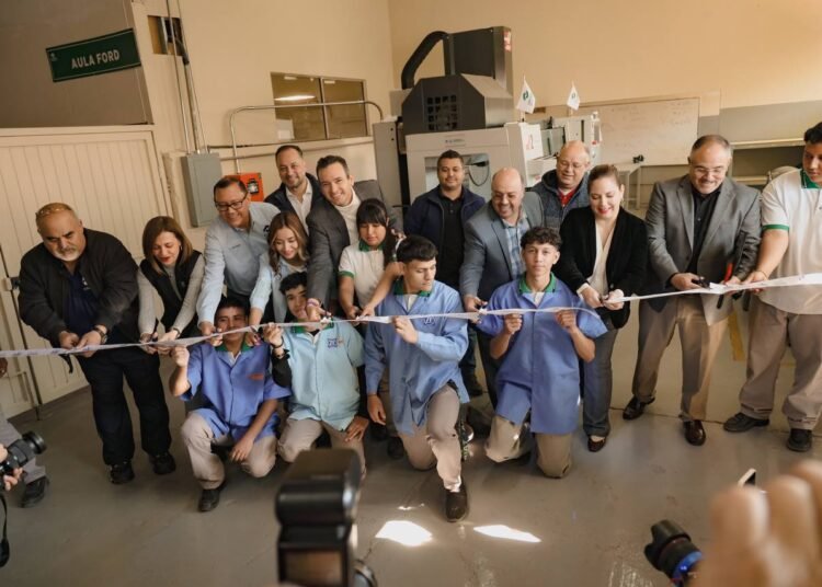 Entrega de maquinaria especializada fortalece la educación en CONALEP II