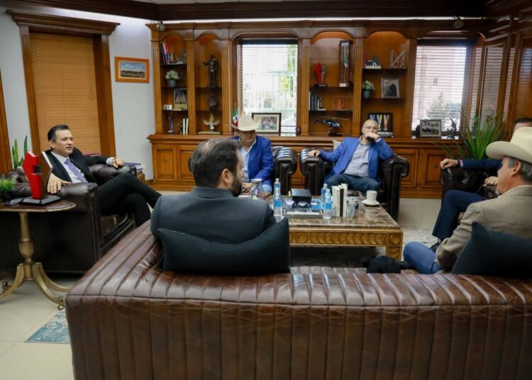 Alcalde Marco Bonilla se reúne con ganaderos para fortalecer el sector en Chihuahua