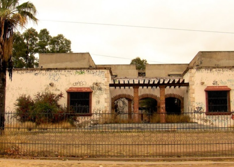 ¡Descontrol en Halloween: Detenidos por vandalismo y «casa embrujada»!