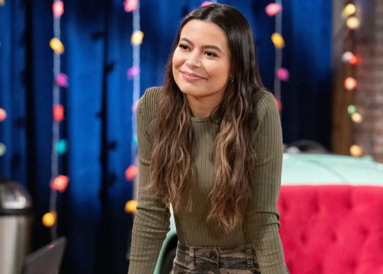 Miranda Cosgrove insinúa una posible película de iCarly