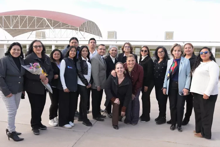 Maru Campos entrega chamarras de “Juntos sin Frío” en Ciudad Juárez