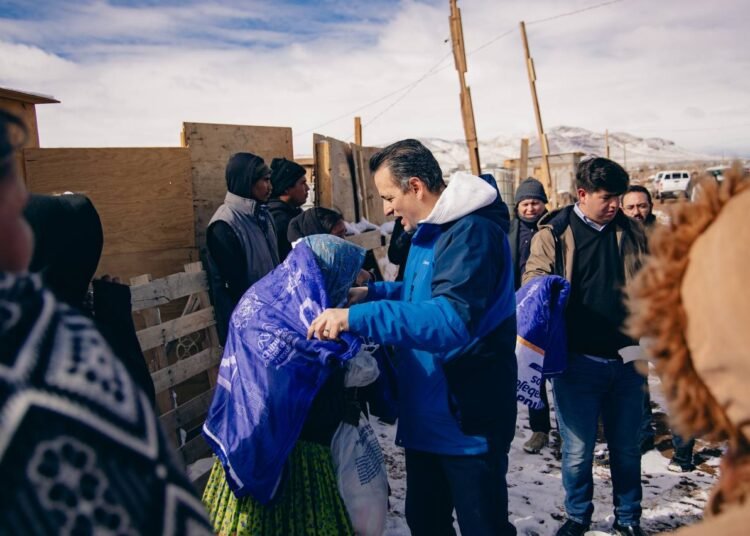 Entrega Alcalde apoyos en Ladrilleras Norte tras caída de nieve