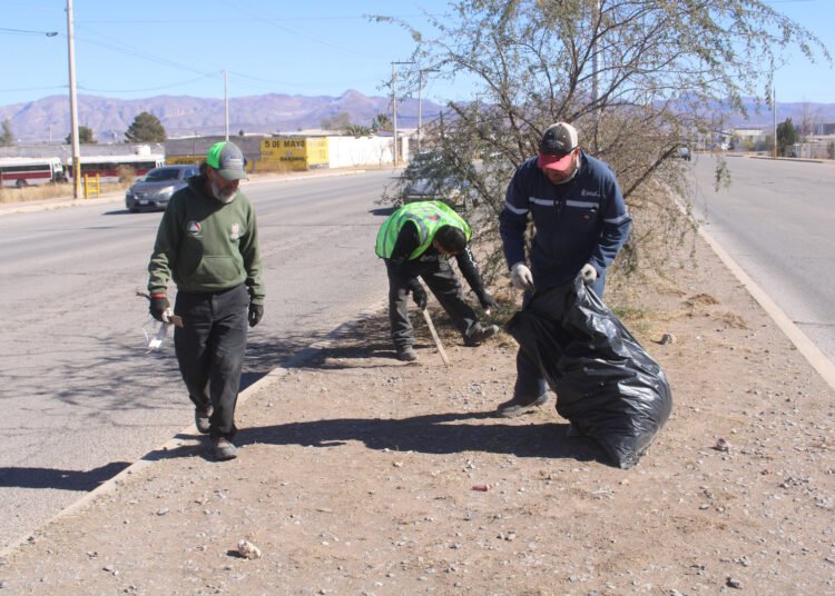 Trabaja Gobierno Municipal en limpieza de avenidas al sur de la ciudad
