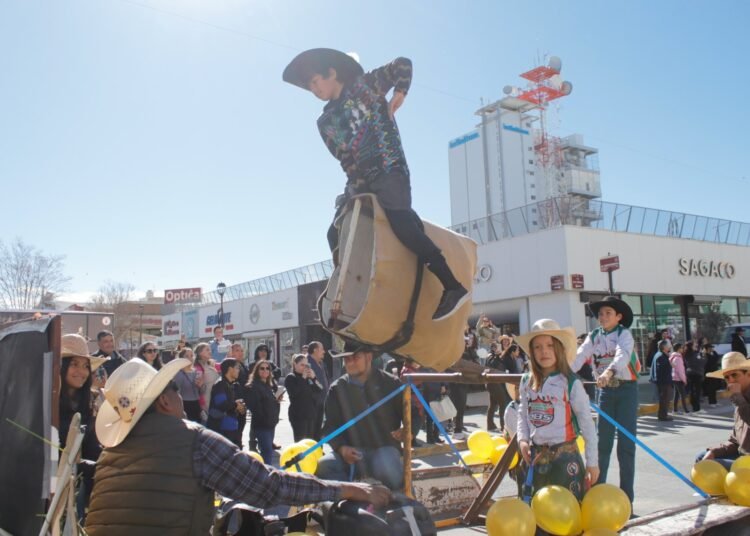 Celebran a los ganadores del Premio Teporaca 2024 con un colorido desfile en el Centro Histórico