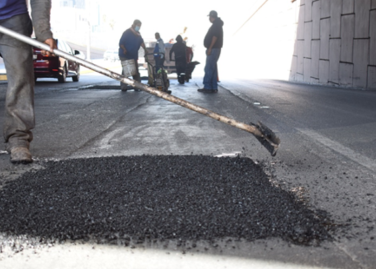 Gobierno Municipal realiza bacheo en diversos puntos de la ciudad este 6 de enero