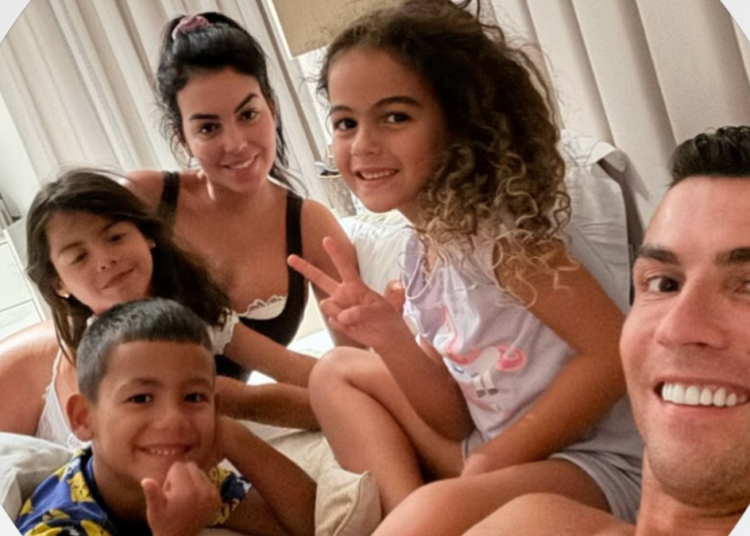 Cristiano Ronaldo comparte un emotivo momento familiar en redes sociales