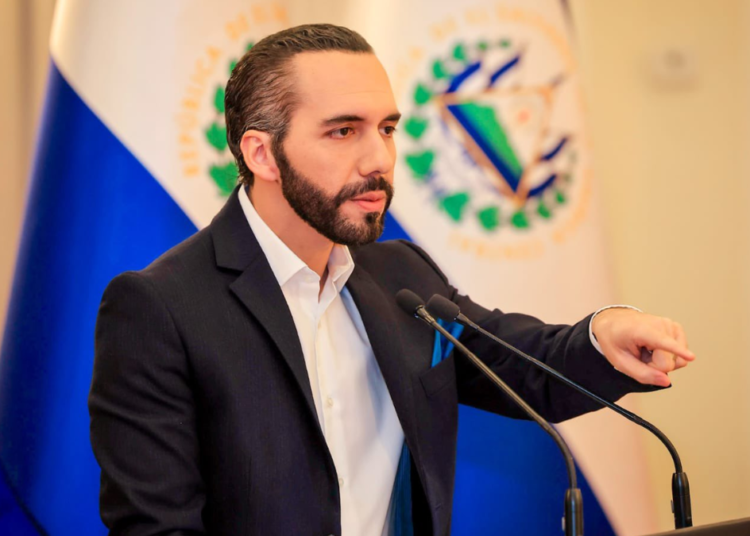 El Salvador: Bukele anuncia pago de servicios básicos para el 95% de la población