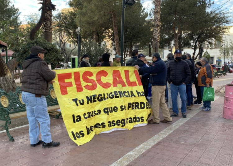 Manifestantes exigen ser atendidos por la gobernadora en el caso Aras