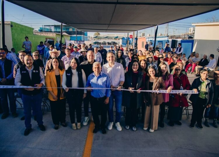 Alcalde Marco Bonilla entrega tres calles pavimentadas en la colonia Villa Nueva