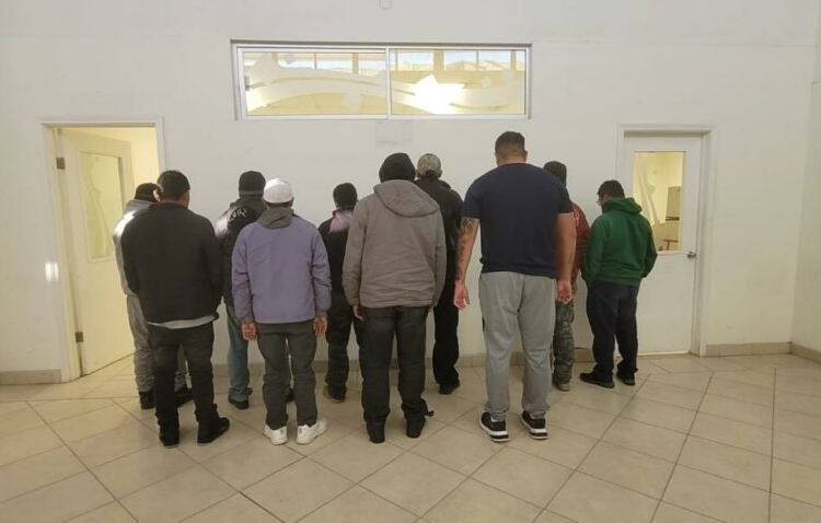 Fiscalía rescata a 10 personas y detiene a cuatro presuntos secuestradores en Juárez
