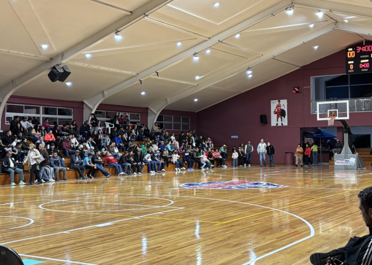 Apaches vence a Mineros en un final de infarto y suma su novena victoria