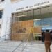 Instalan estructuras de protección en el centro de Chihuahua previo al 8 de marzo