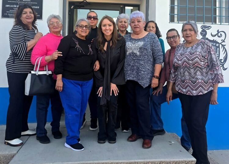 Diputada Carla Rivas convive con adultos mayores en la colonia Lázaro Cárdenas