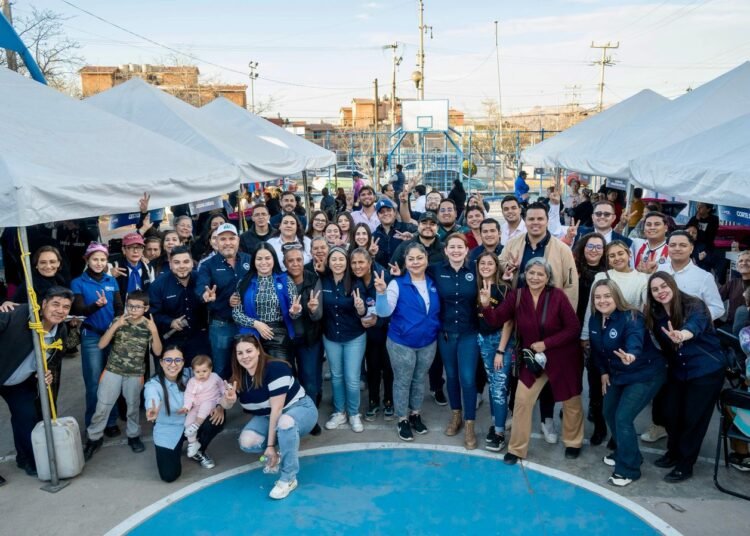 Vecinos de Chihuahua 2000 reciben apoyo con Feria de Servicios