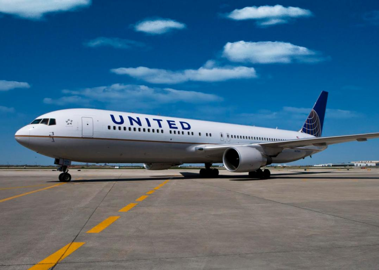 Vuelo de United Airlines se desvía tras olvidar piloto su pasaporte
