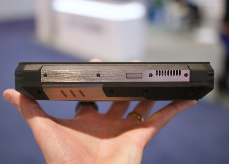 Oukitel WP100 Titan: el smartphone indestructible con batería de 6 meses