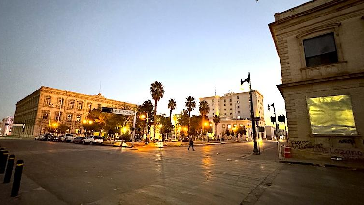 Retiran vallas de seguridad tras marcha del 8M en Chihuahua