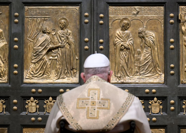 El Papa Francisco reza por la paz y agradece el apoyo de los fieles